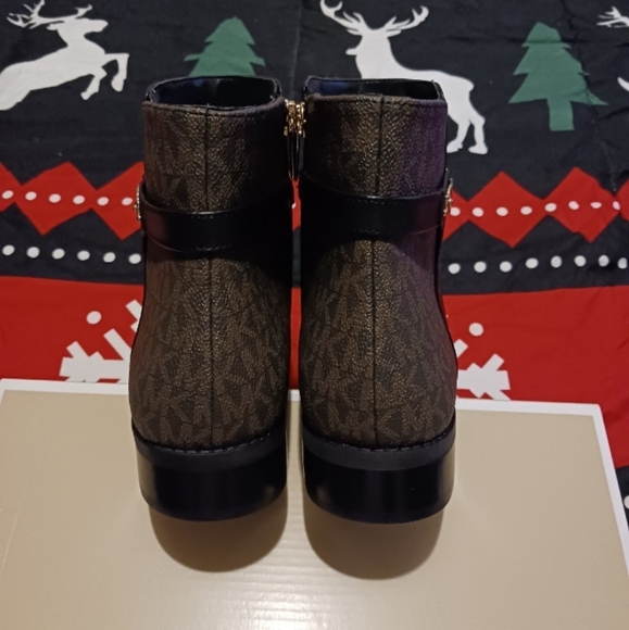 Michael Kors Finley Flat Leather Booties - Picture 7 of 12